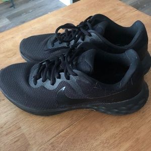 WOMEN'S Nike Revolution 6 - SZ10, Black